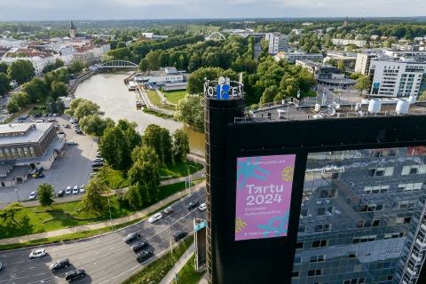 Tartu 2024: Massen-Kuss-Event und Technologiekunst
