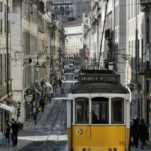 Portugal: Mit der Tram durch Lissabon